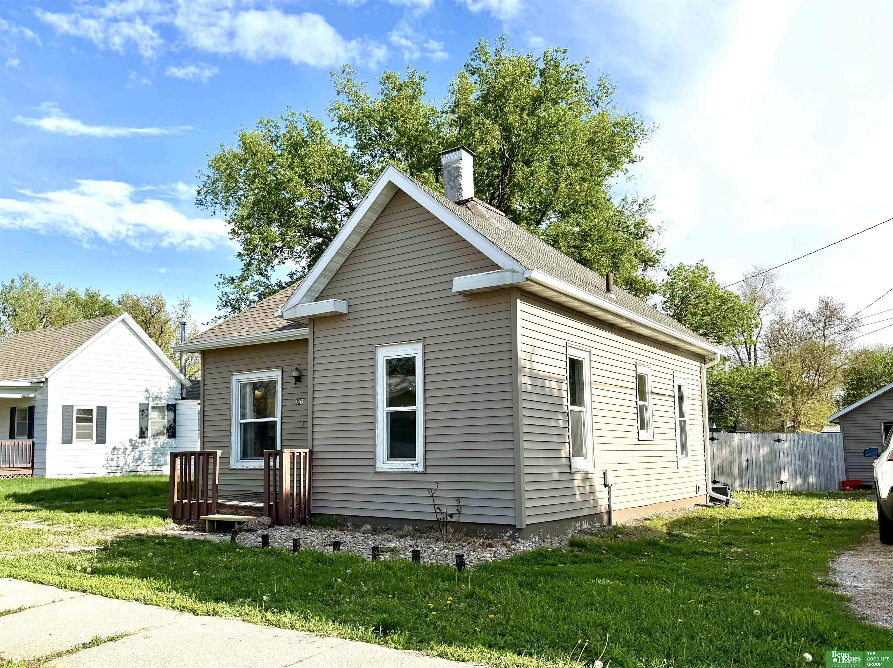 320 E 4th Street