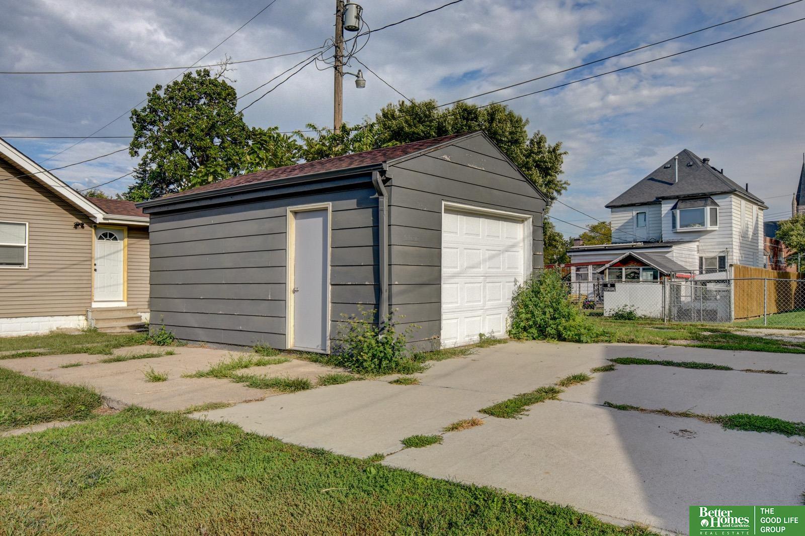 2208 Maple Street