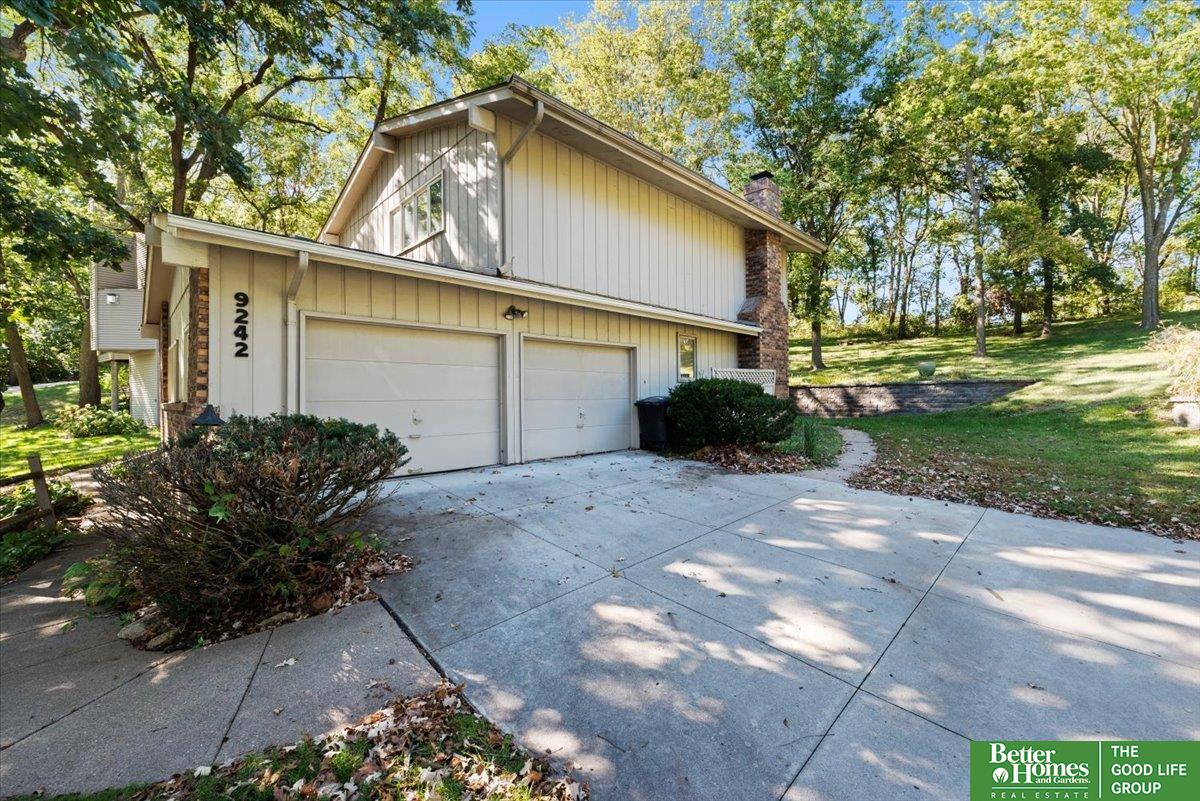 9242 Raven Oaks Drive