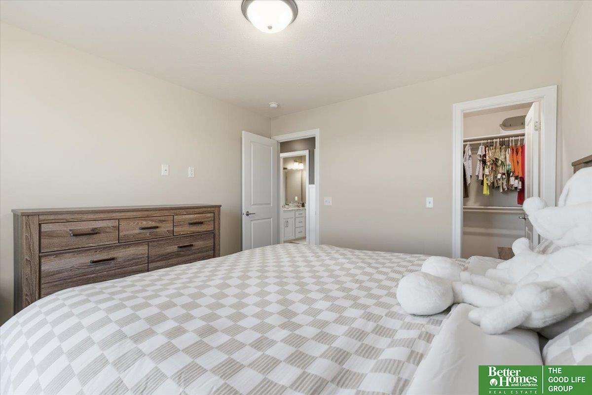 19752 Greenleaf Circle