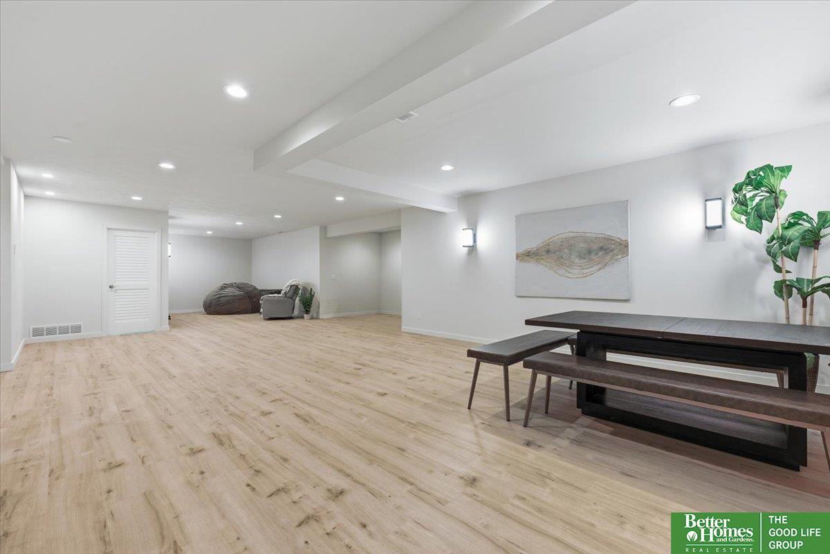 19752 Greenleaf Circle