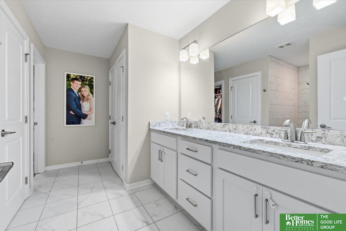19752 Greenleaf Circle
