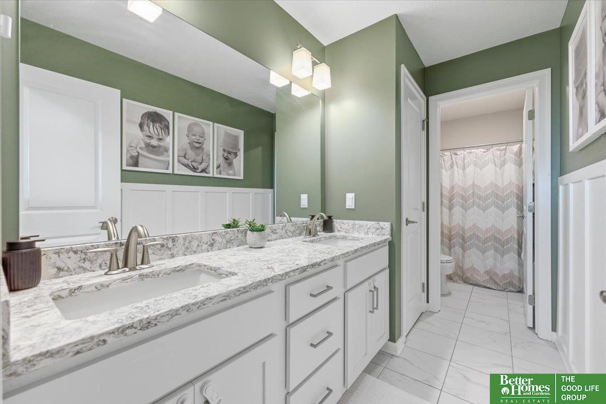 19752 Greenleaf Circle
