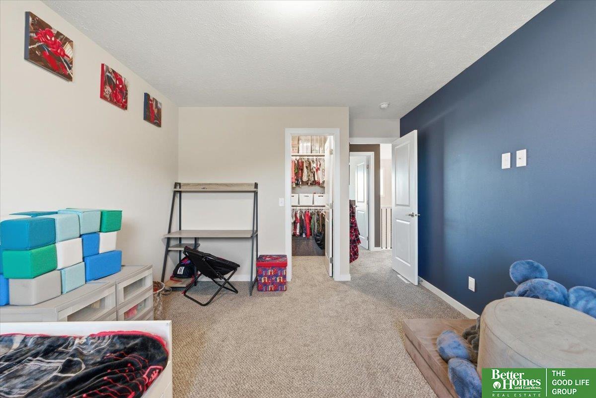 19752 Greenleaf Circle