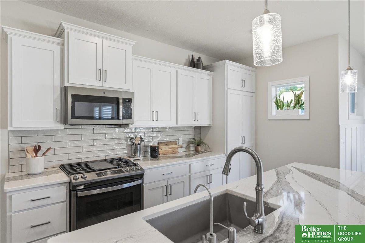 19752 Greenleaf Circle