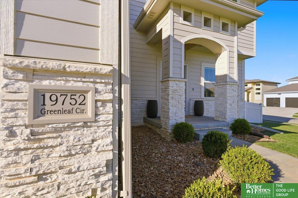 19752 Greenleaf Circle