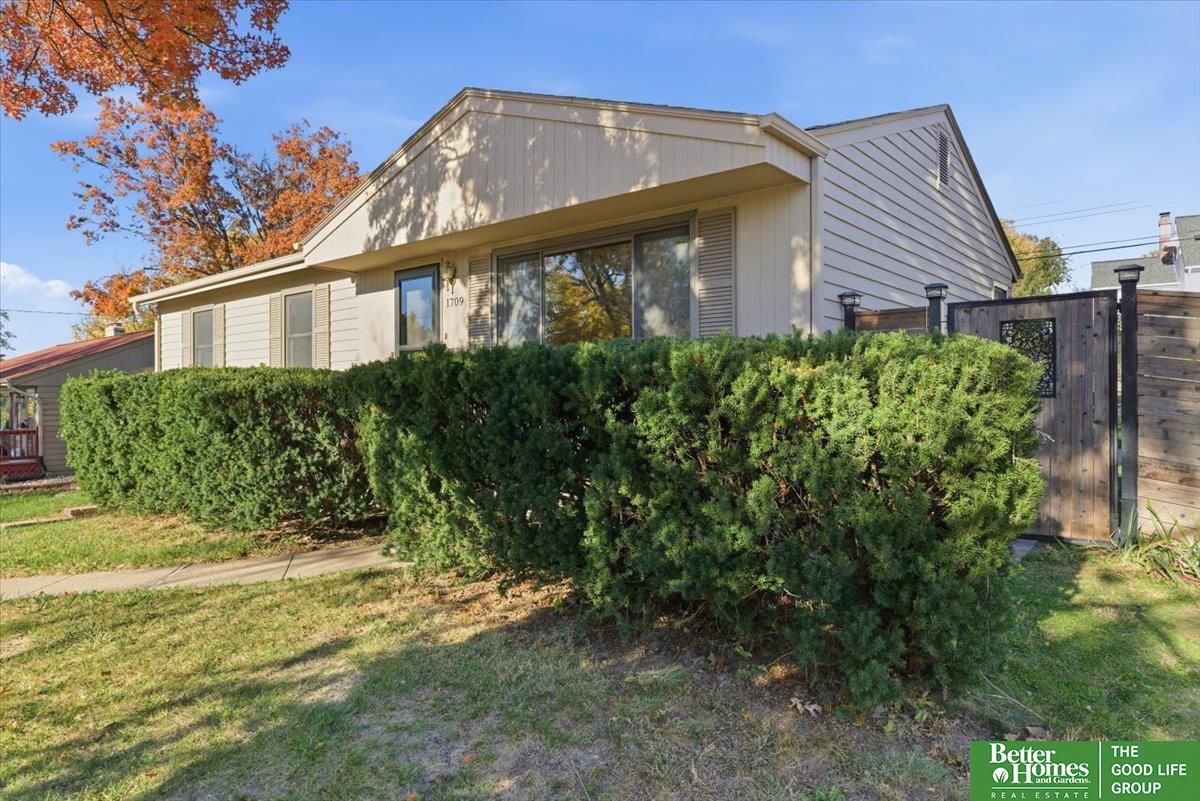 1709 Hillside Drive