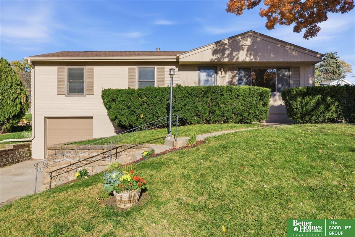 1709 Hillside Drive