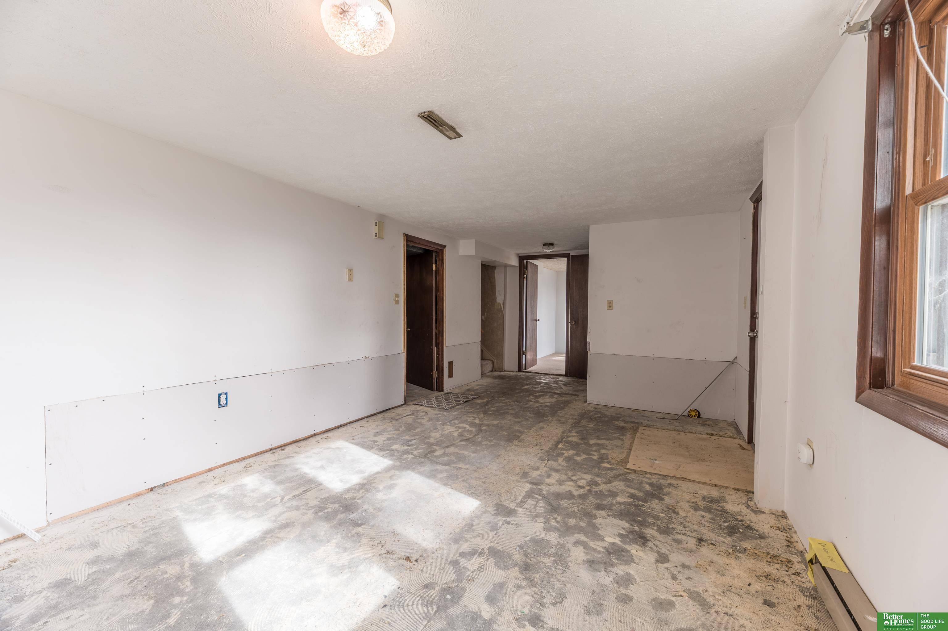 303 E Eldora Avenue