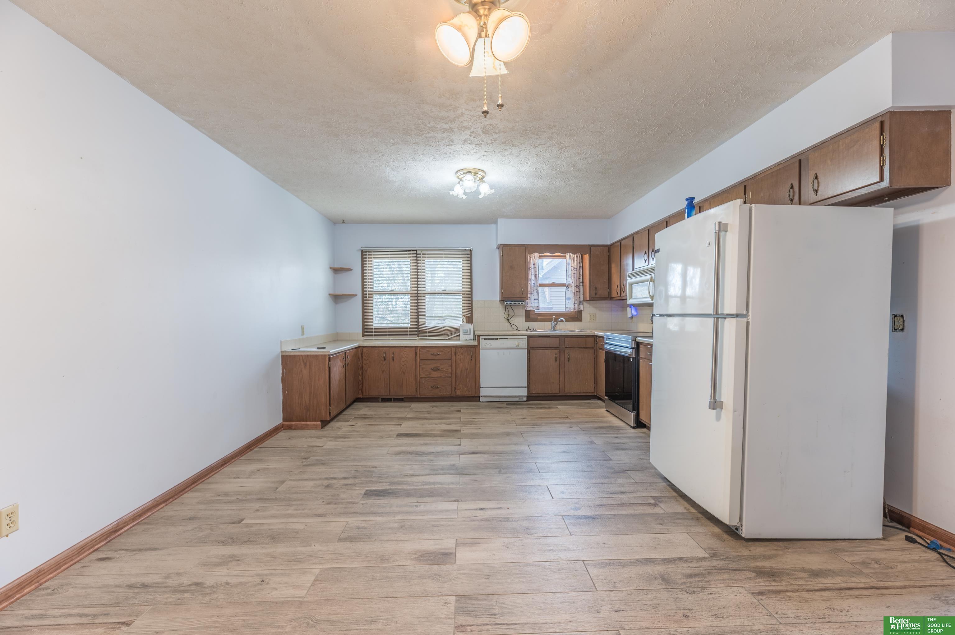 303 E Eldora Avenue