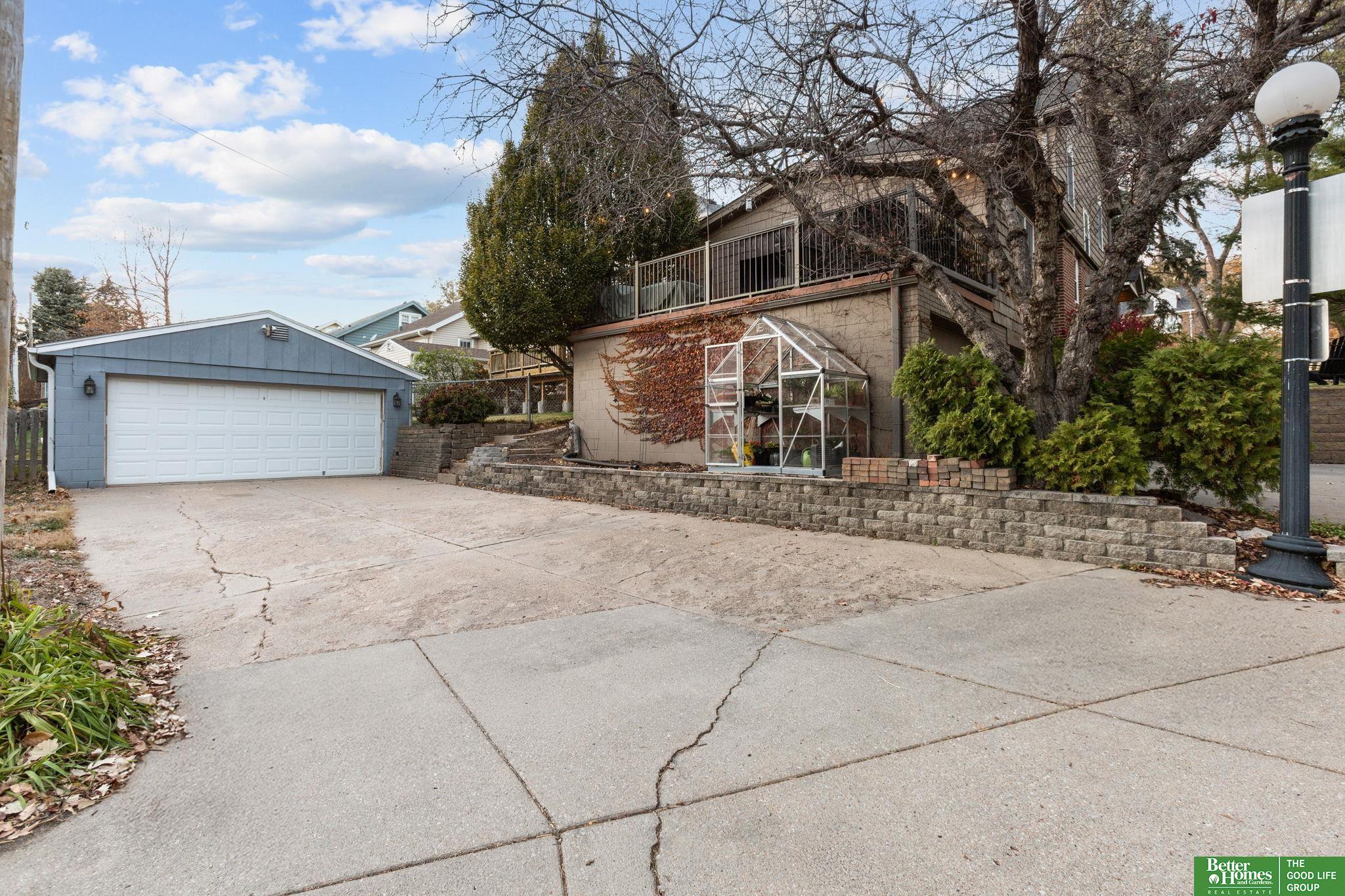 4405 Woolworth Avenue