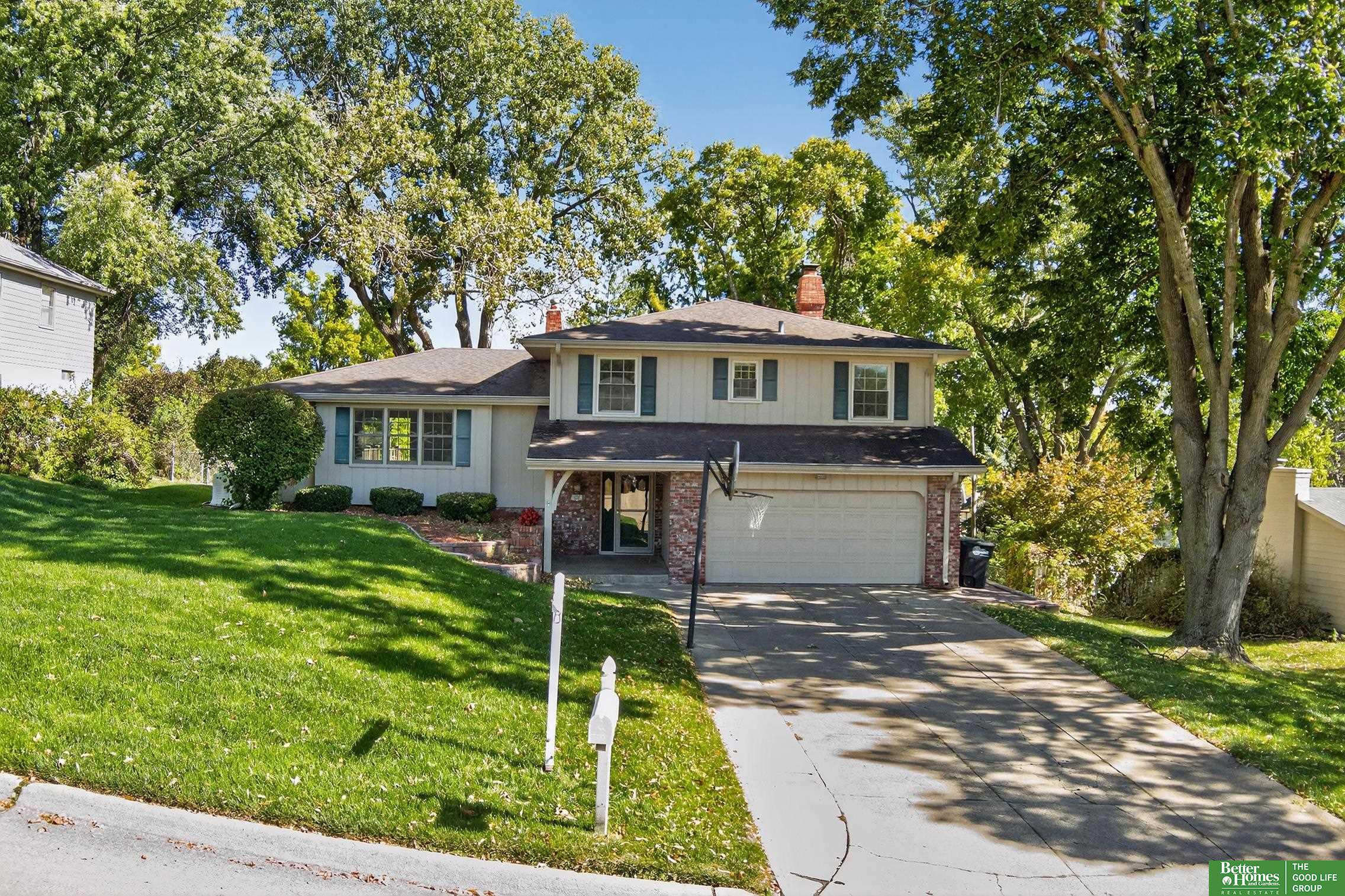 827 S 121st Street