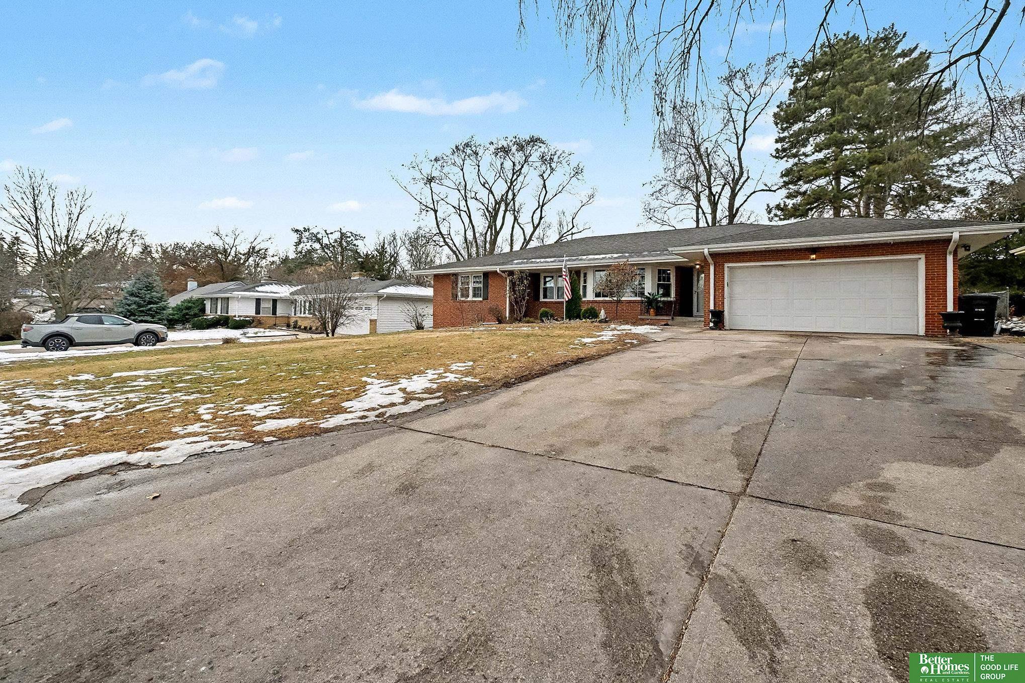 914 Hillcrest Drive