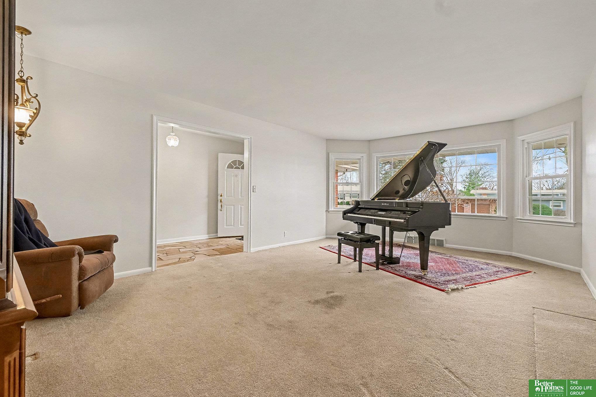 914 Hillcrest Drive