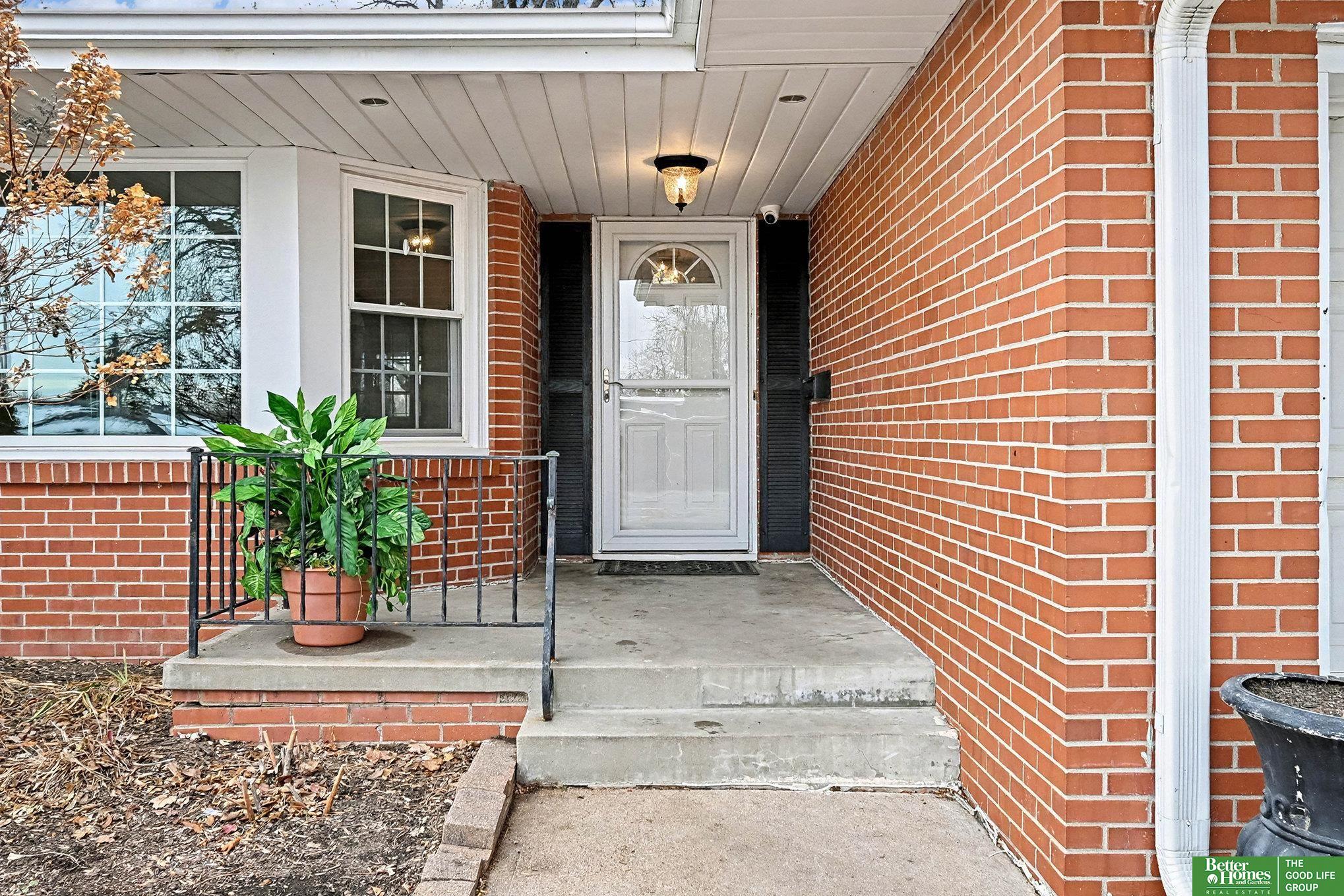 914 Hillcrest Drive