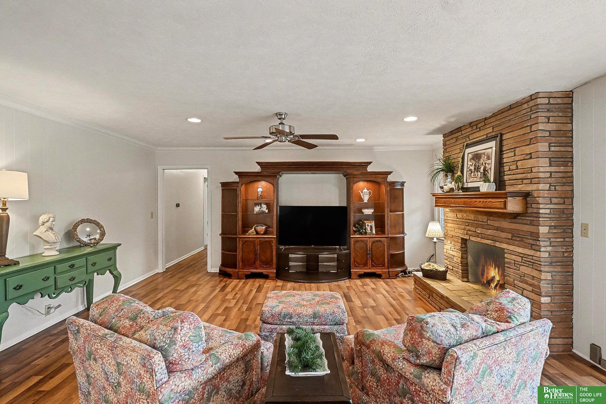 914 Hillcrest Drive