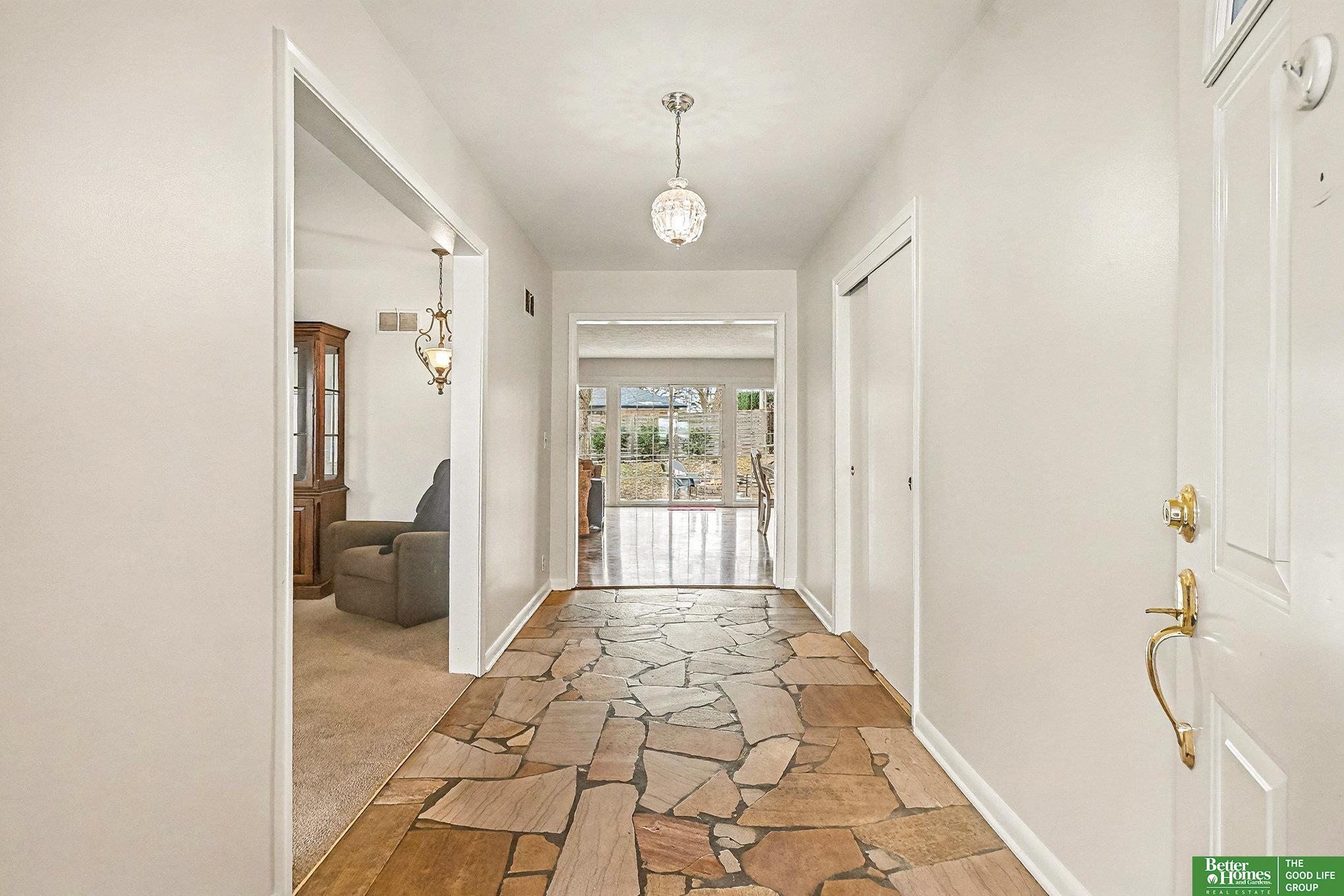 914 Hillcrest Drive