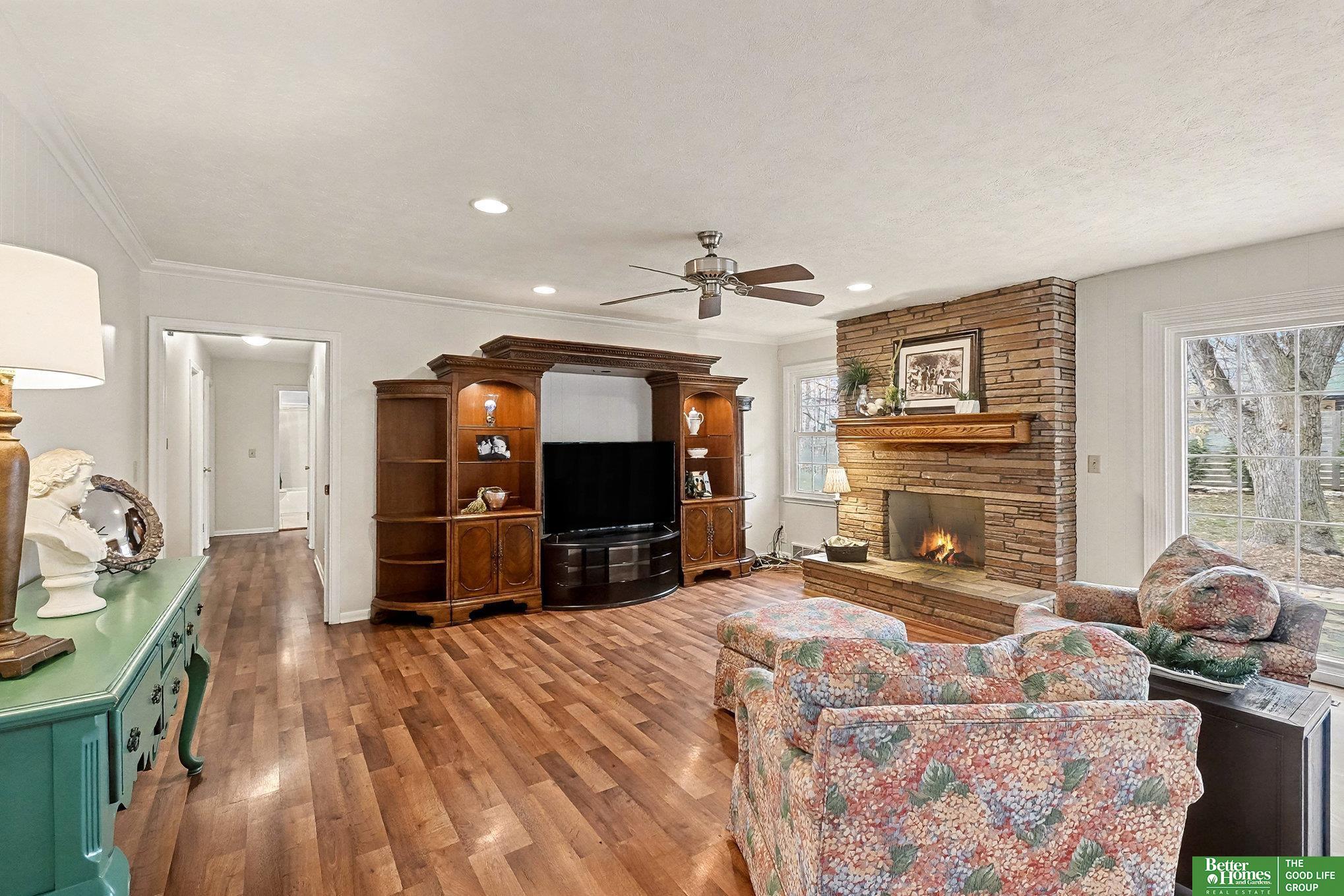 914 Hillcrest Drive