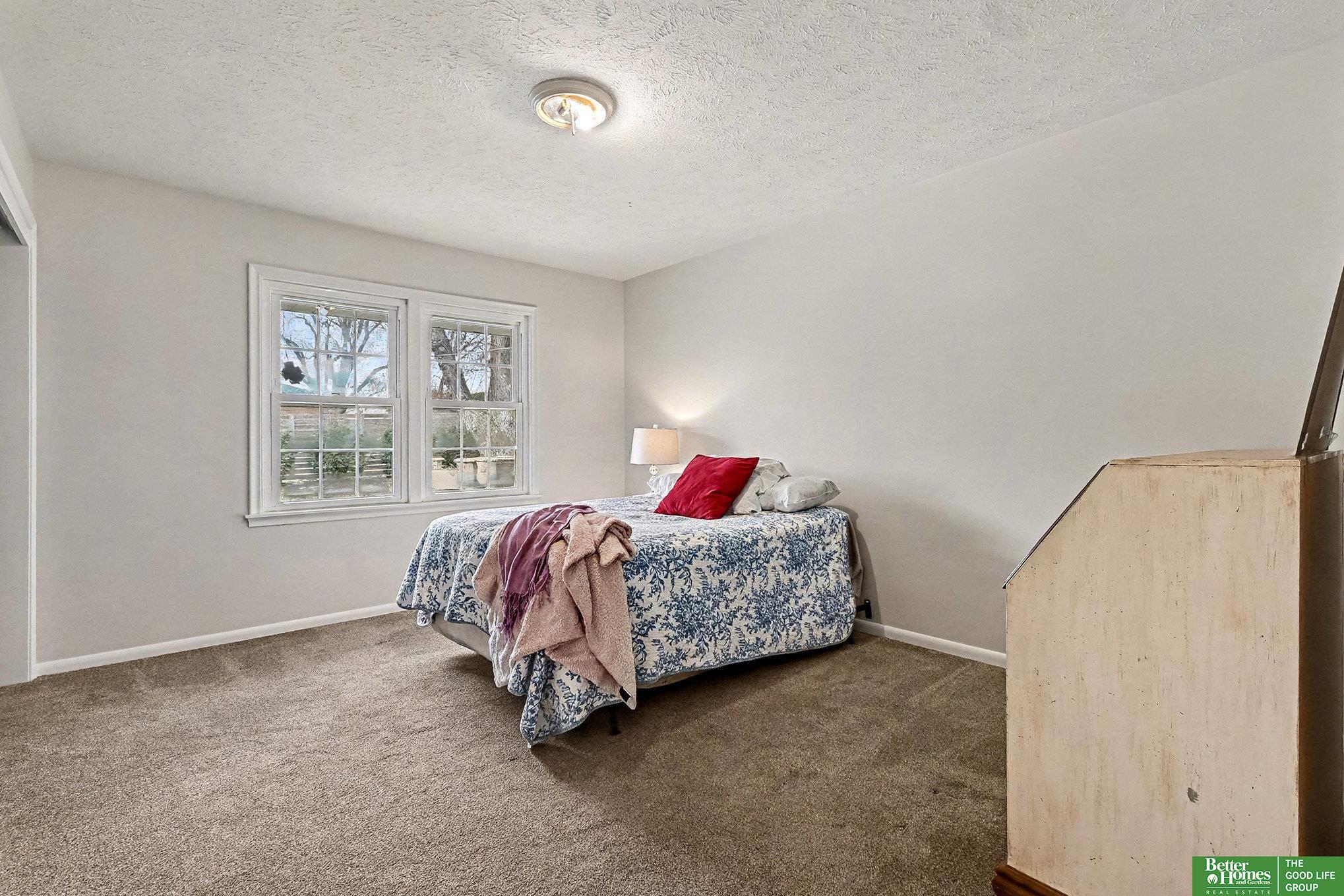 914 Hillcrest Drive