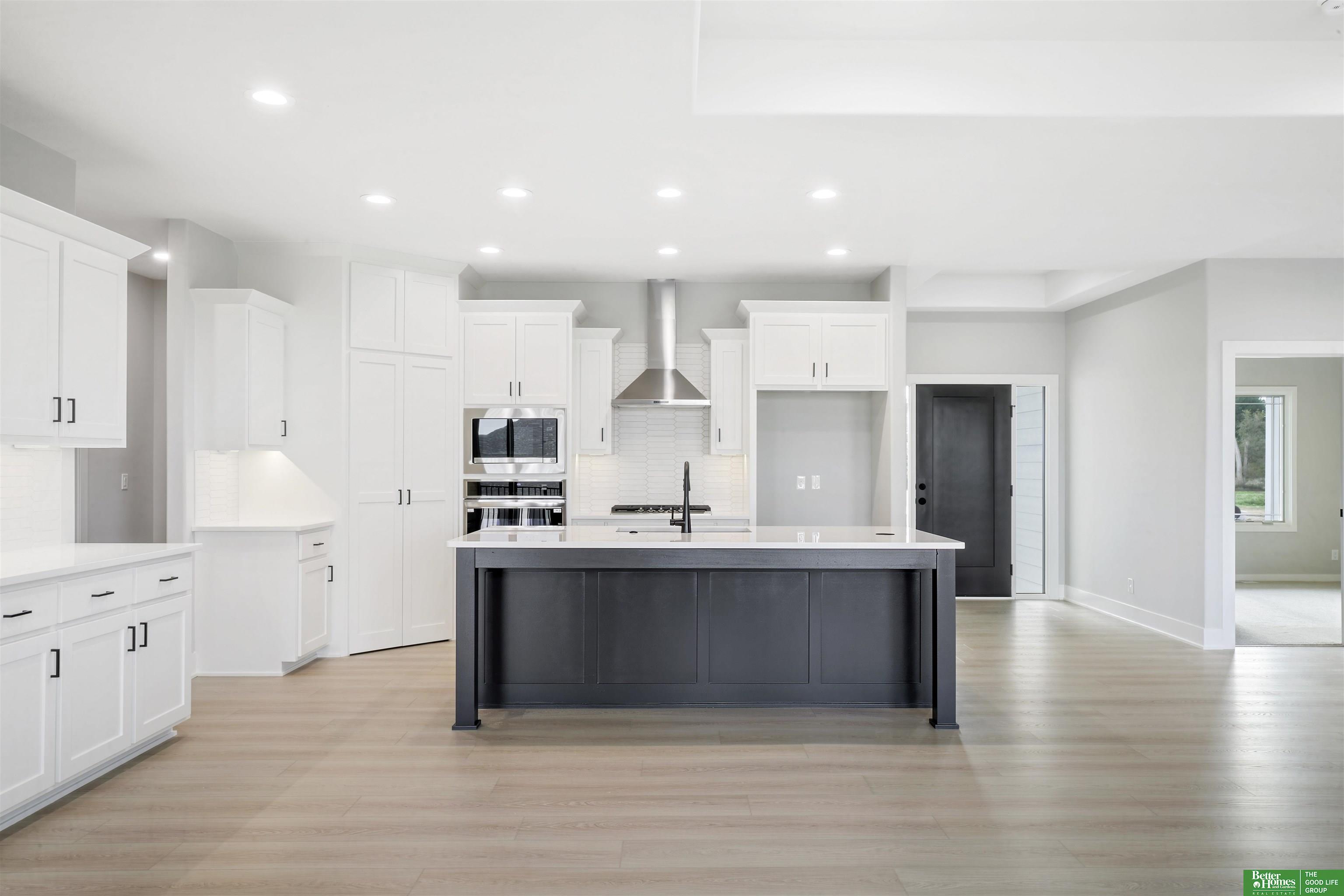 12379 Lake Vista Drive