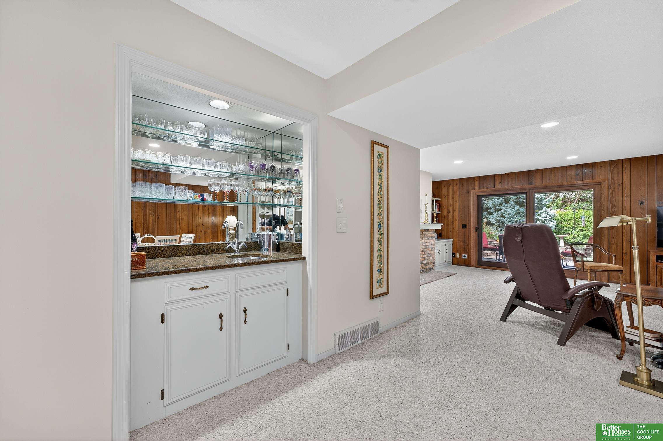832 S 112 Plaza