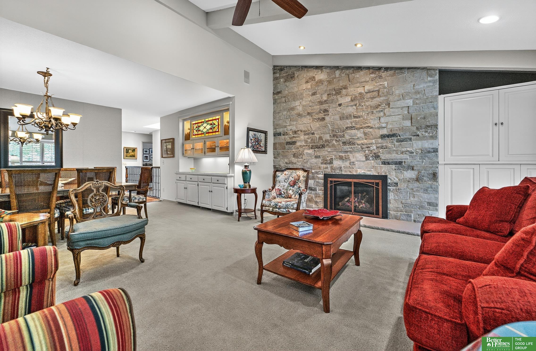 832 S 112 Plaza