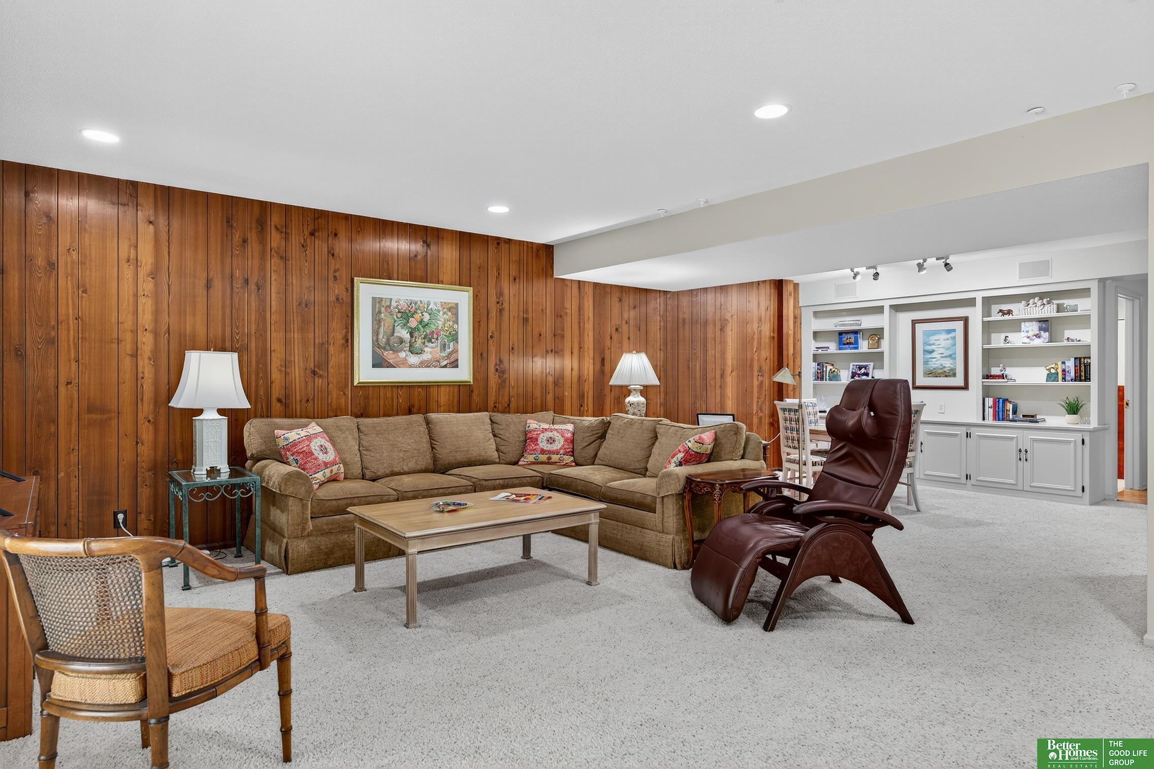 832 S 112 Plaza