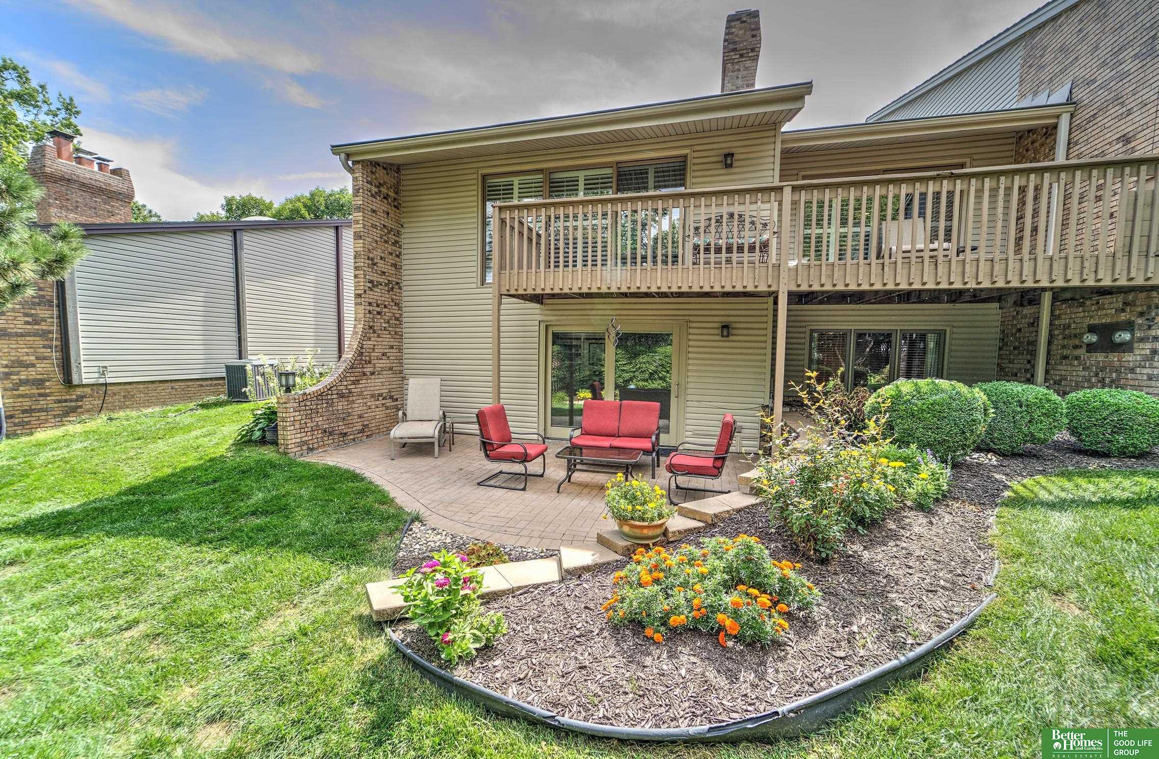 832 S 112 Plaza