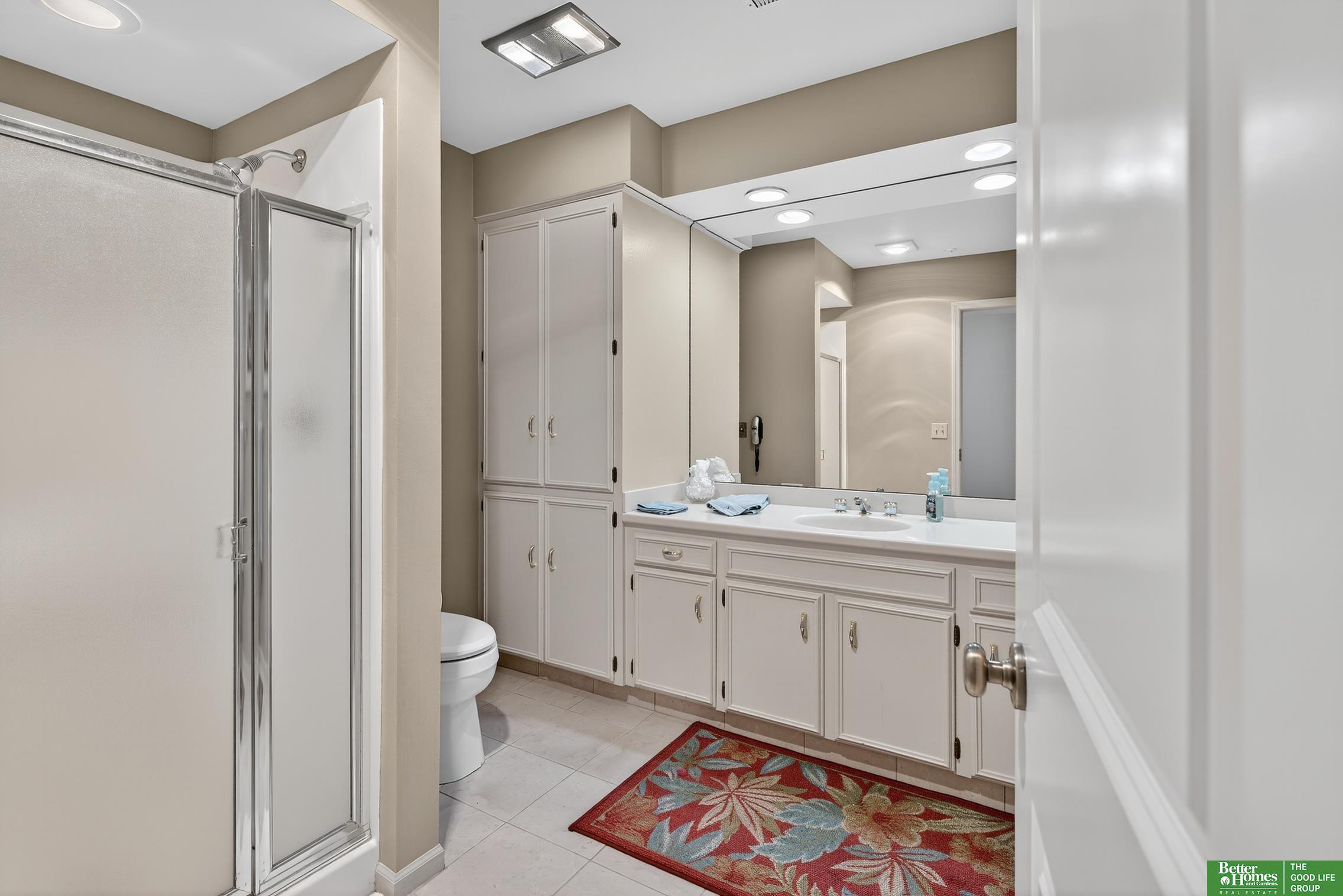832 S 112 Plaza