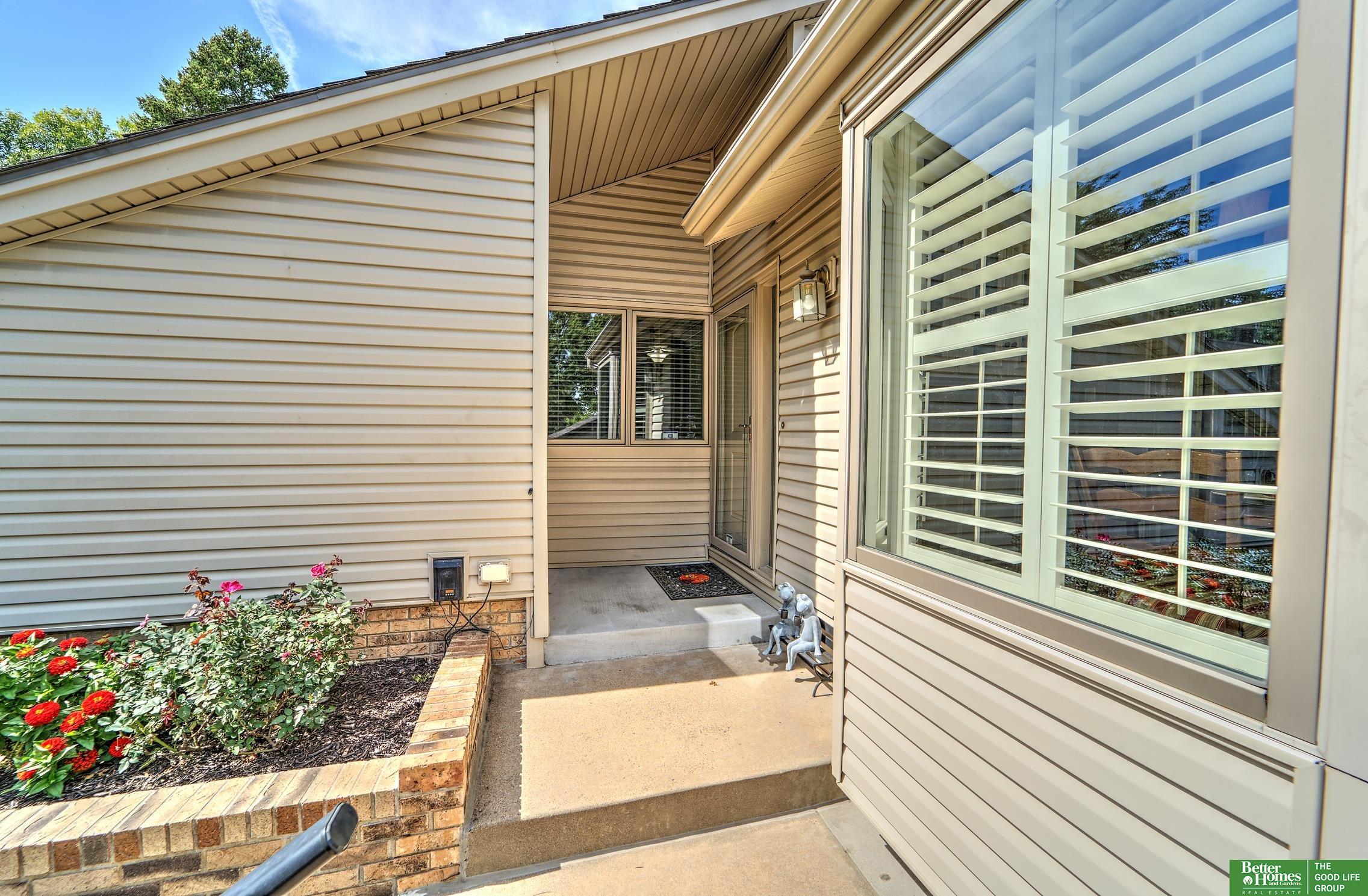 832 S 112 Plaza