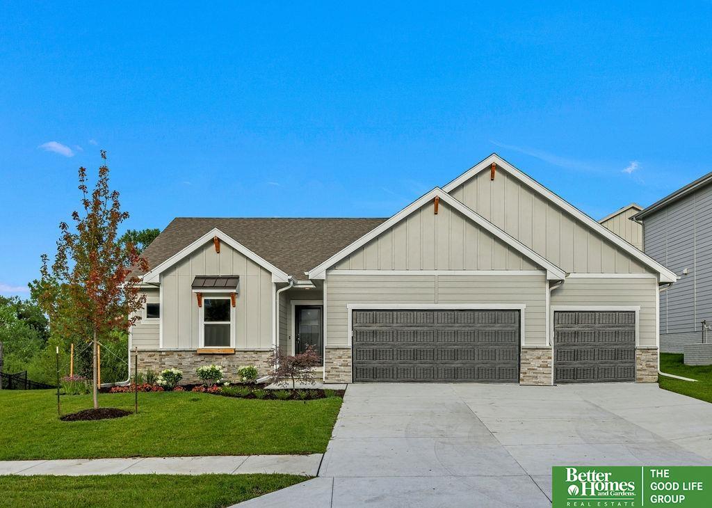 8707 N 177th Street