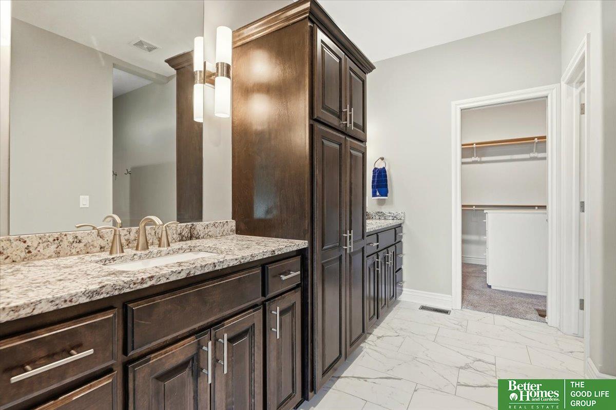 7375 N 169 Street