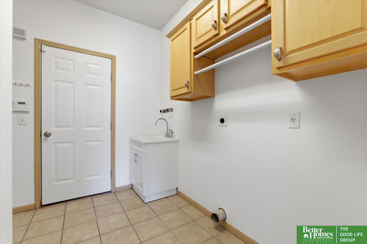 2102 Sunburst Drive