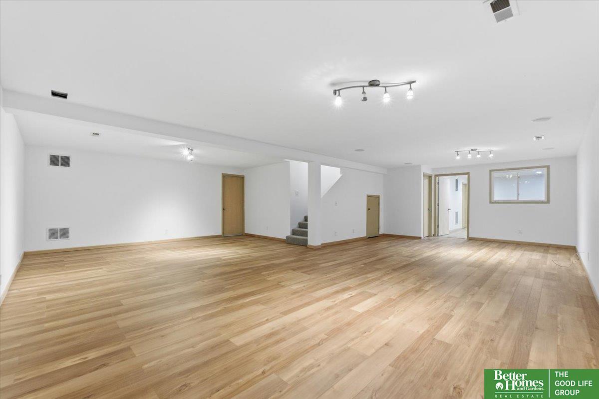 2102 Sunburst Drive