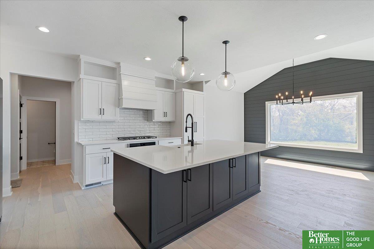 21343 Laurel Circle