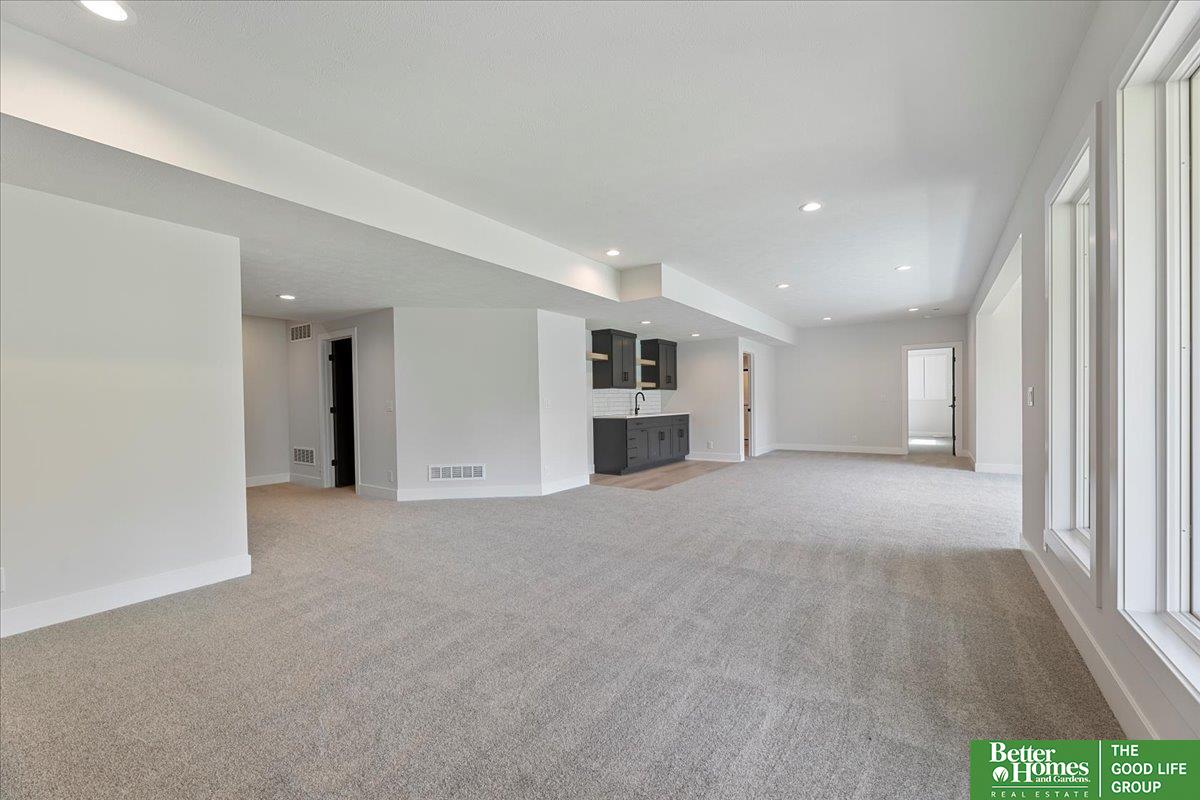 21343 Laurel Circle
