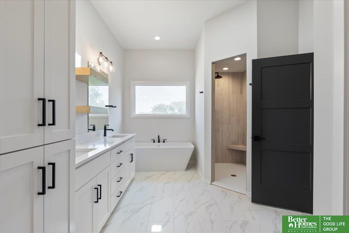 21343 Laurel Circle