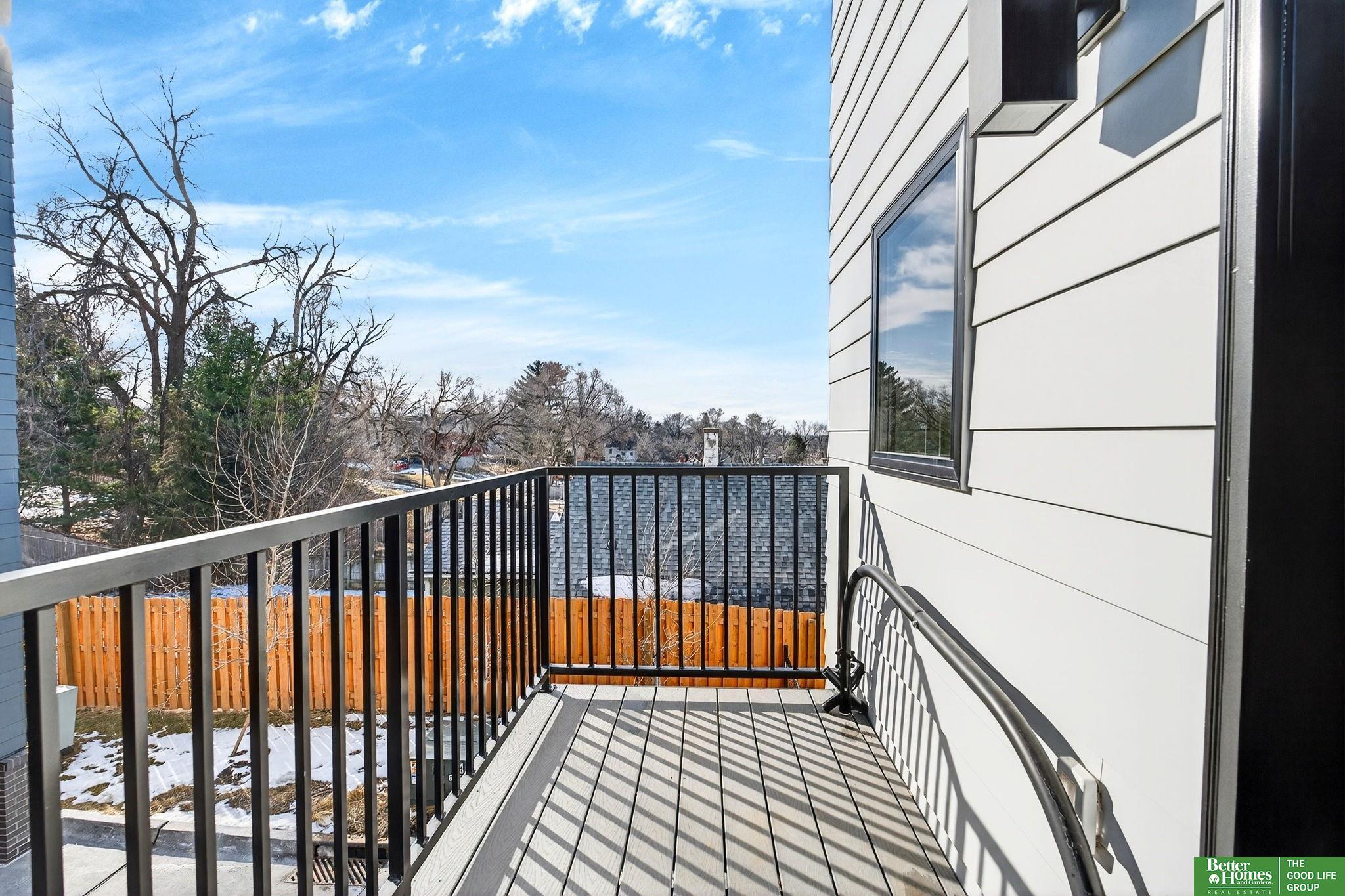 5324 Elmwood Plaza