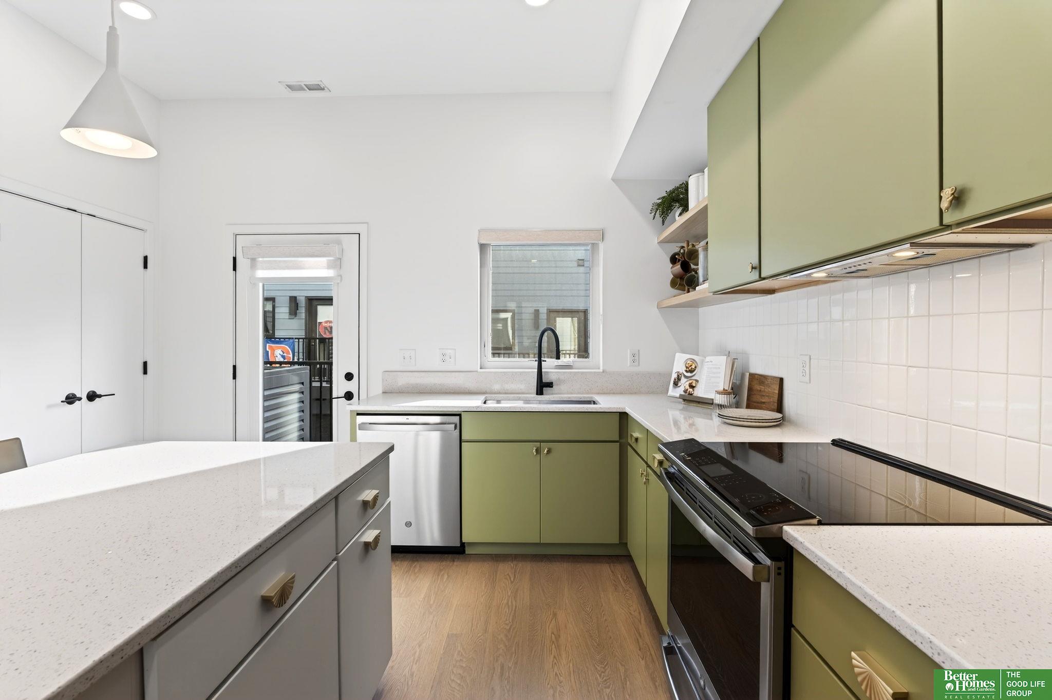 5324 Elmwood Plaza
