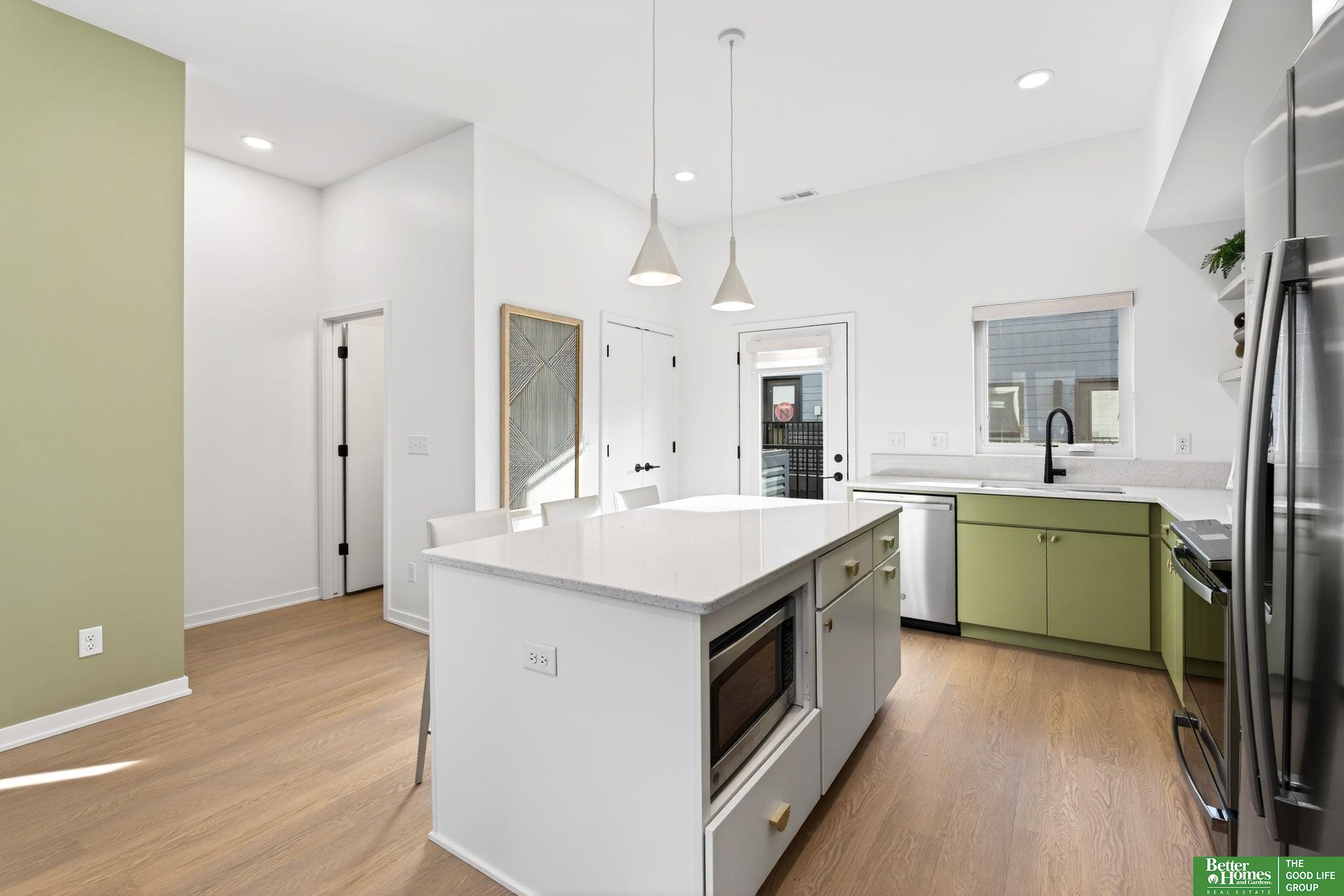 5324 Elmwood Plaza