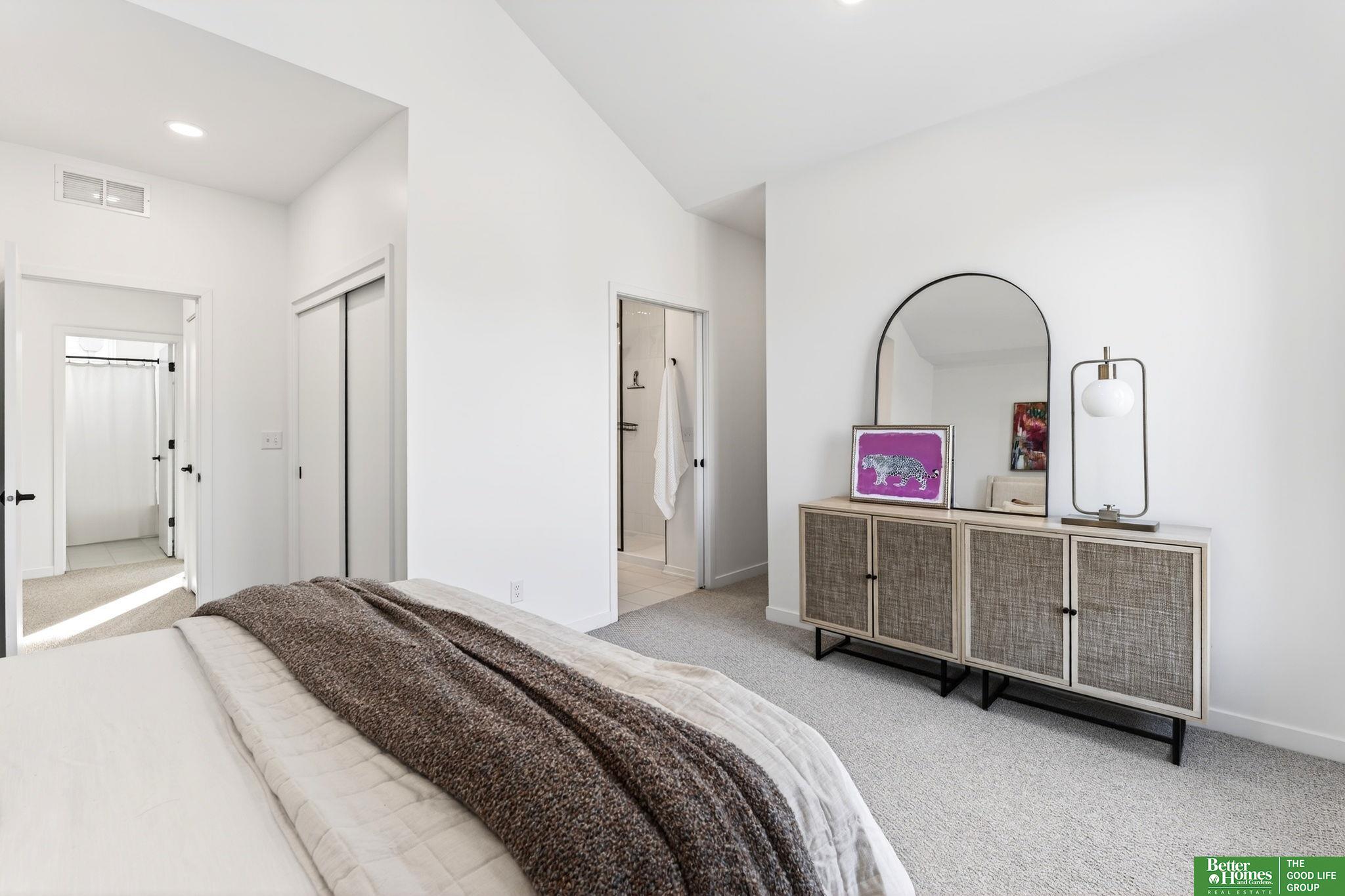 5324 Elmwood Plaza