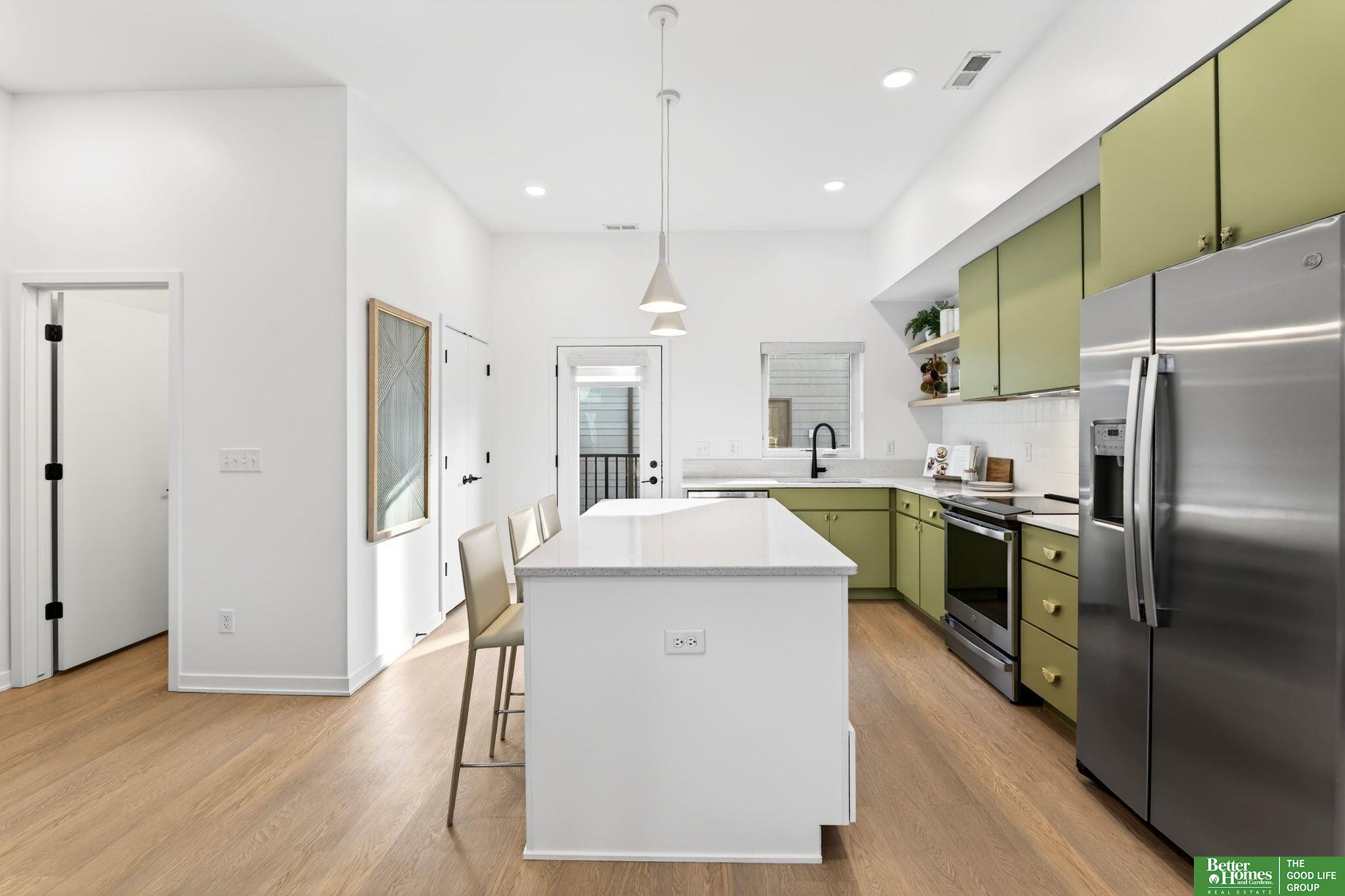 5324 Elmwood Plaza