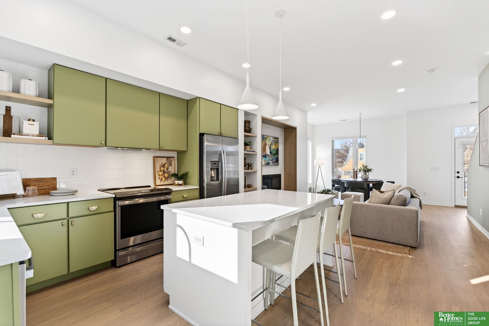 5324 Elmwood Plaza