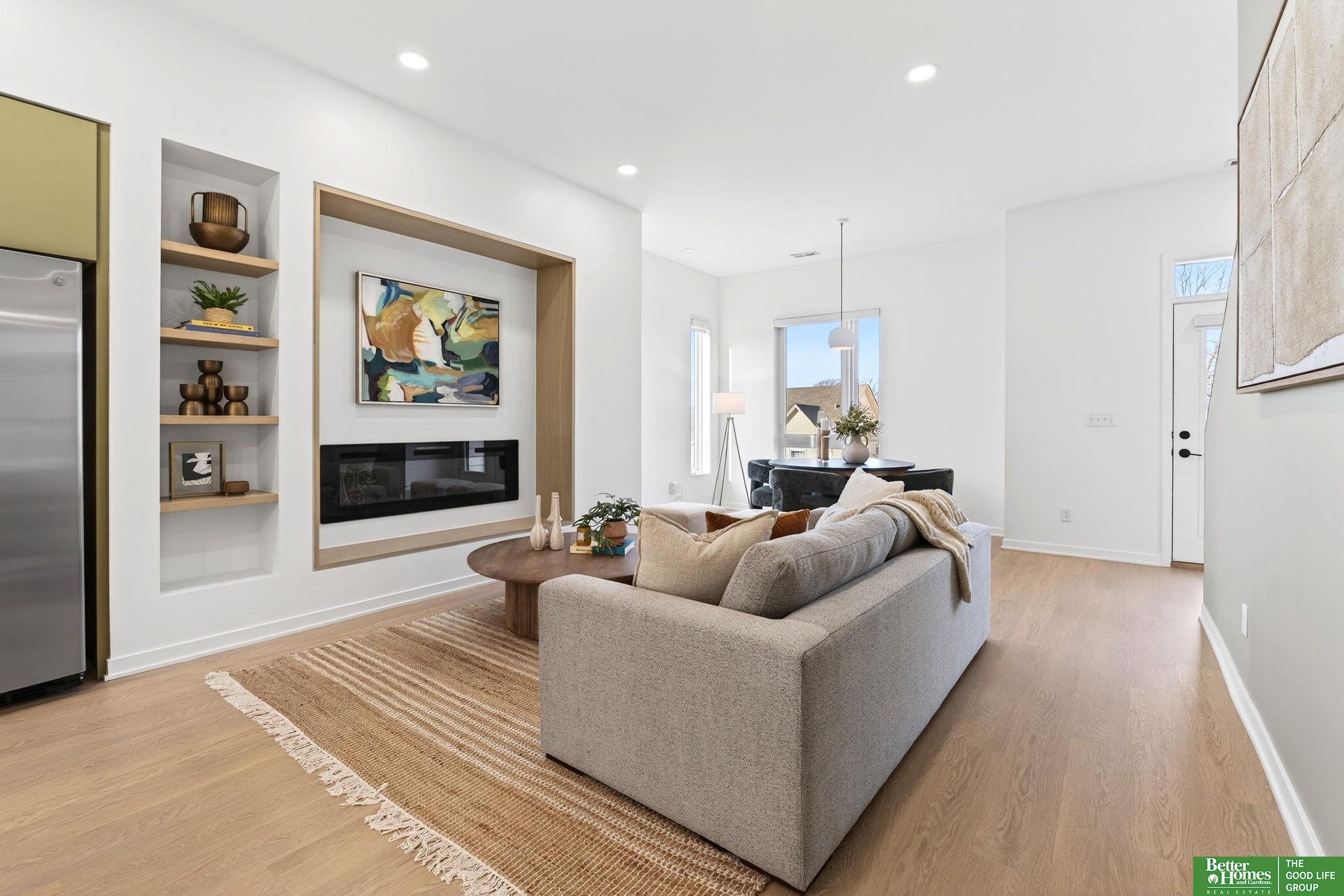 5324 Elmwood Plaza