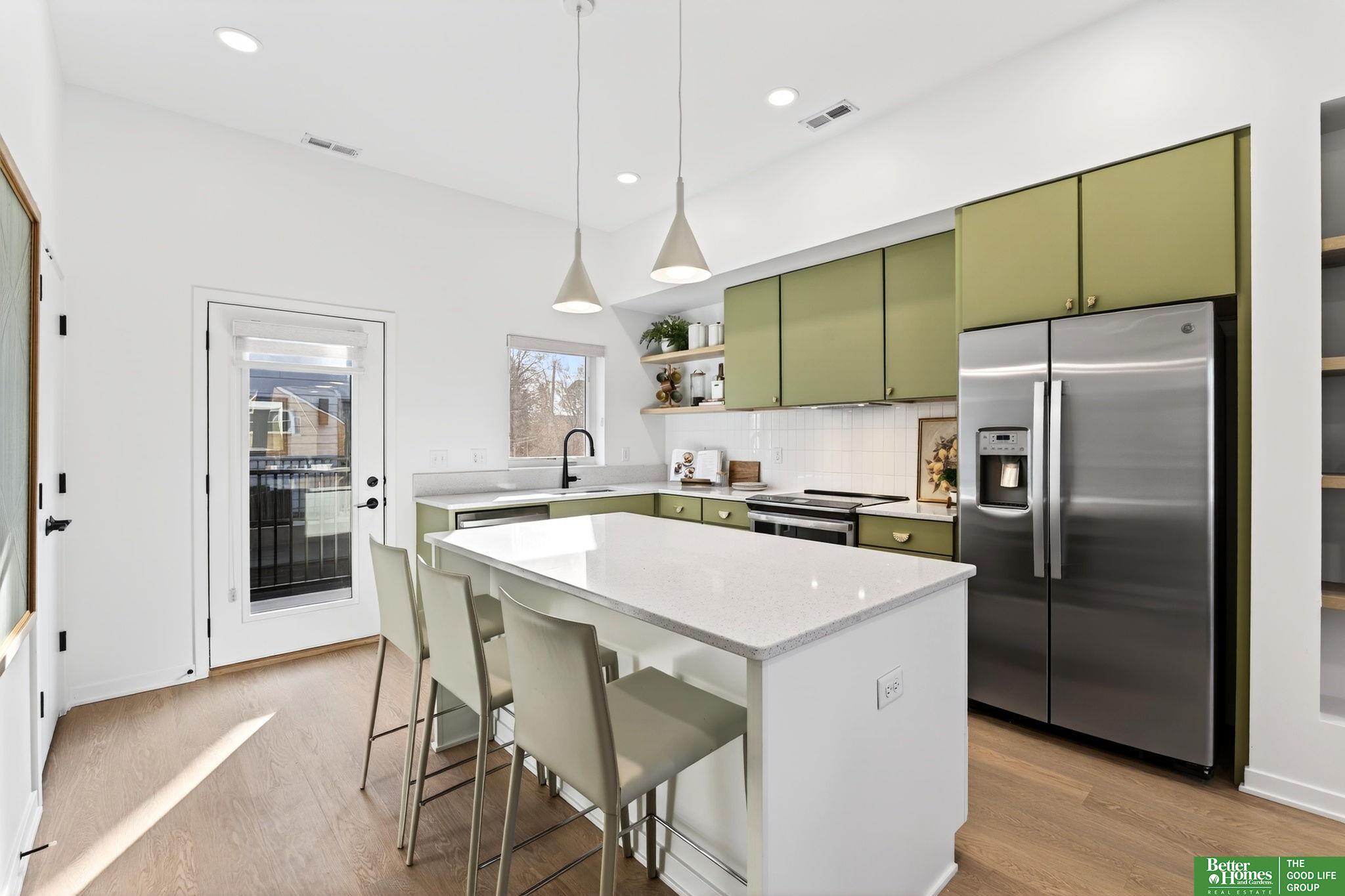 5324 Elmwood Plaza