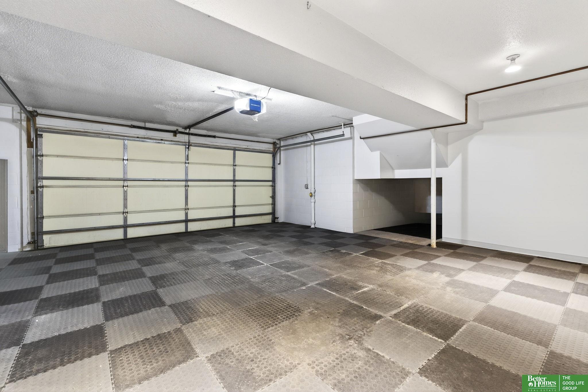 2508 S 92 Plaza
