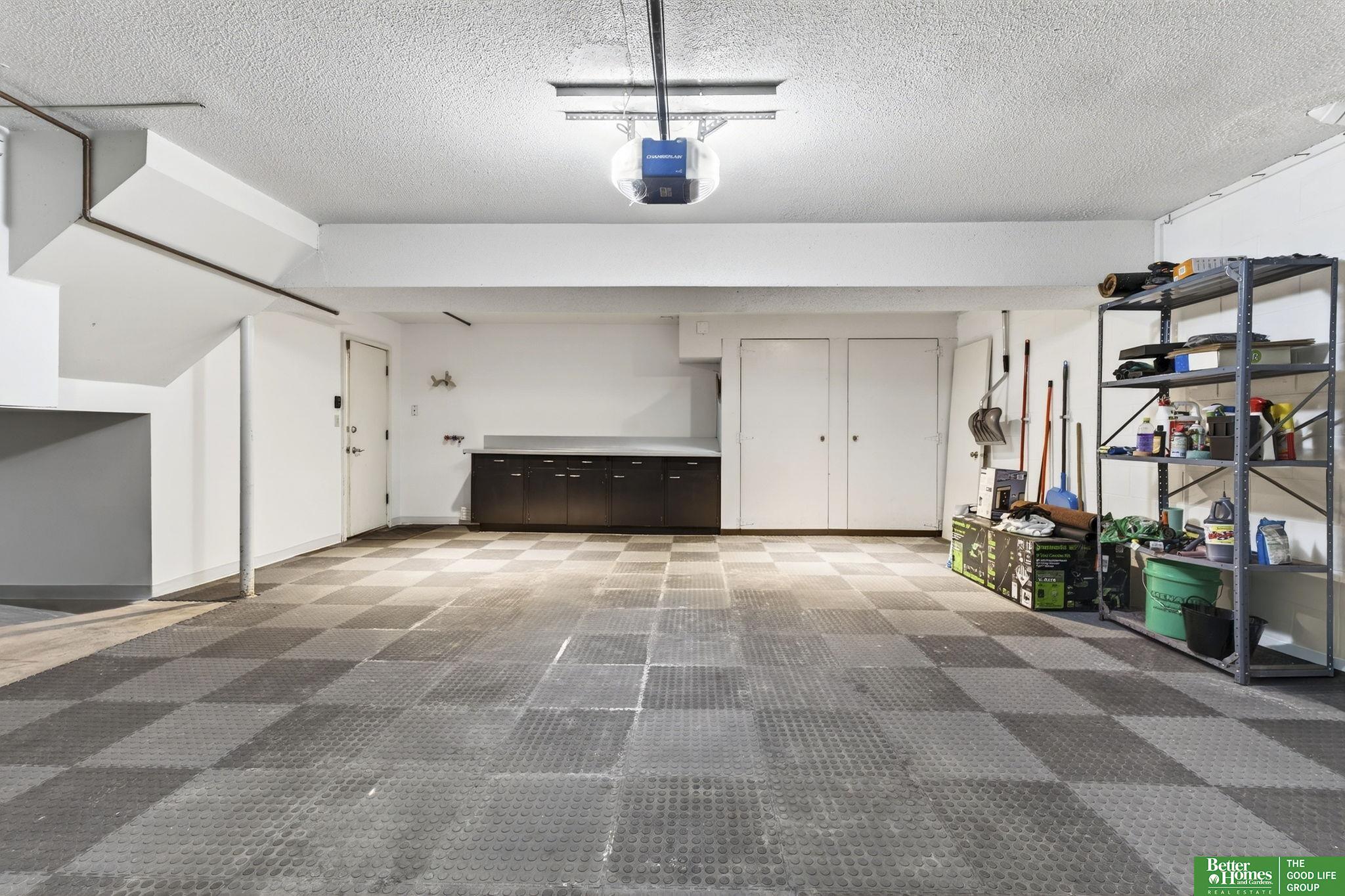 2508 S 92 Plaza