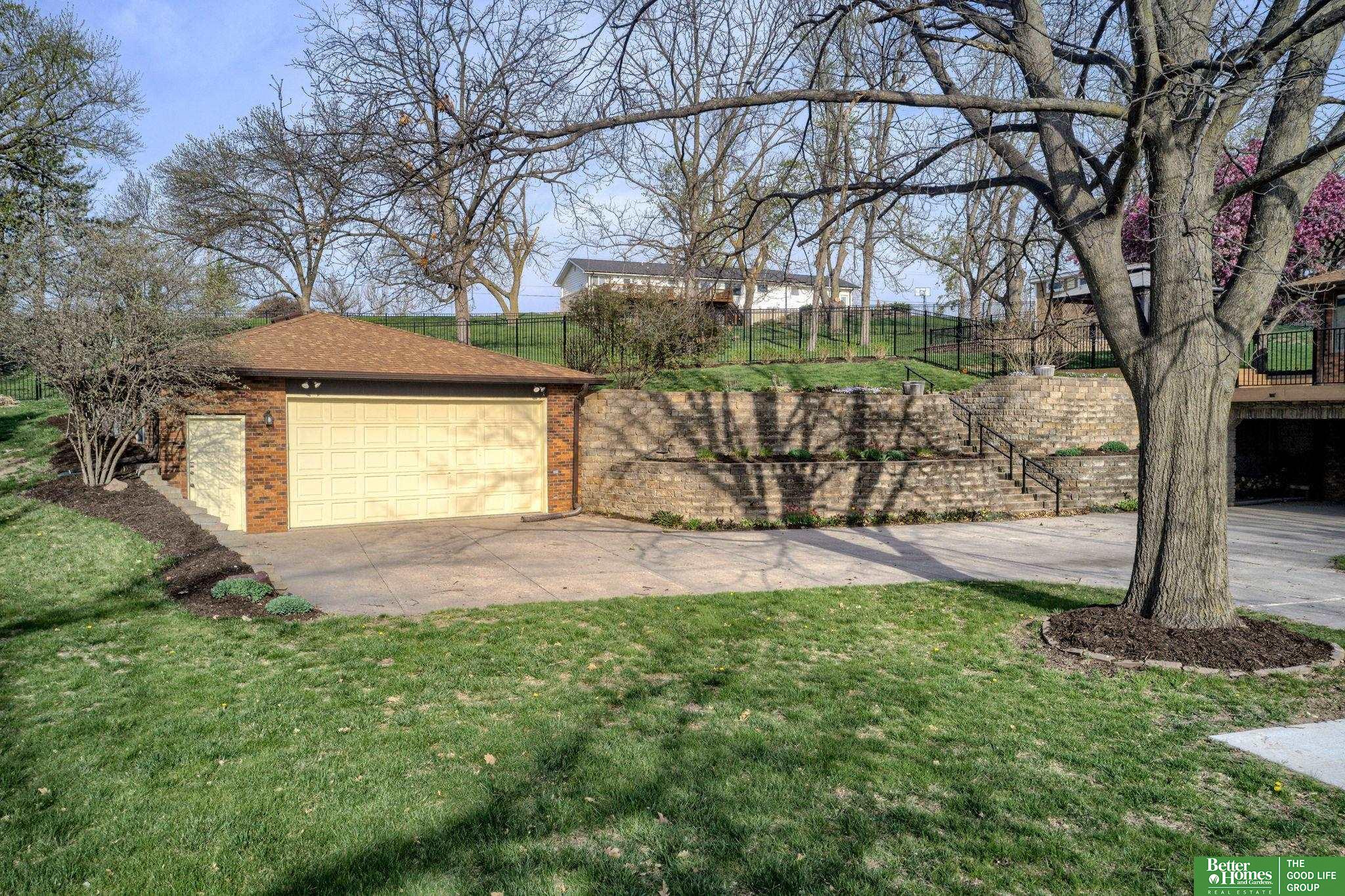 9404 Valaretta Drive