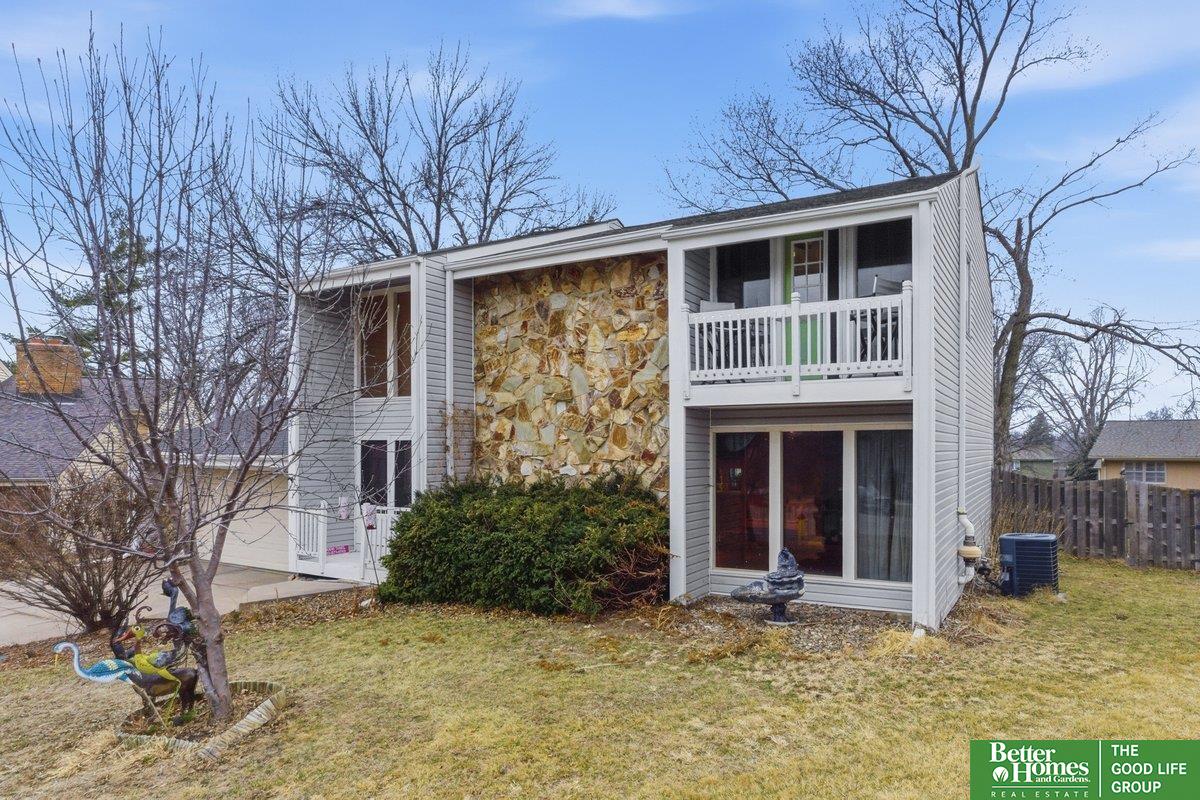 904 S 152 Circle