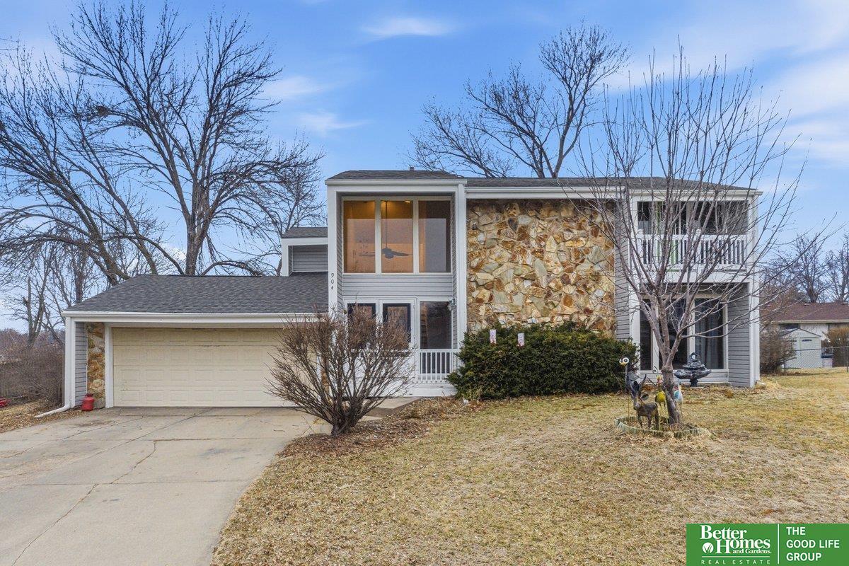 904 S 152 Circle